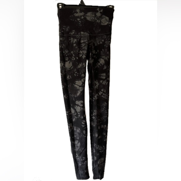 Lululemon tie dye black leggings - Picture 2 of 4